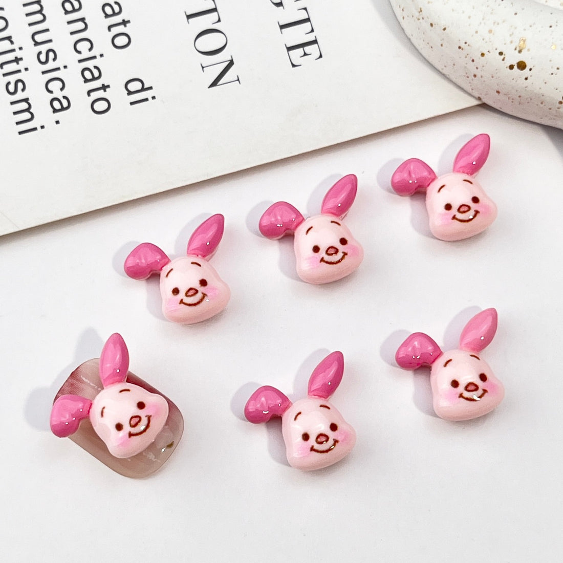 20 piezas de Winnie the Pooh Tigger de acrílico, mini dijes para uñas, accesorios de bricolaje para manicuras, joyería, decoración de álbumes de recortes